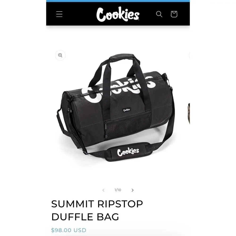 100% polyester with 3 compartments. Capacity of 44L